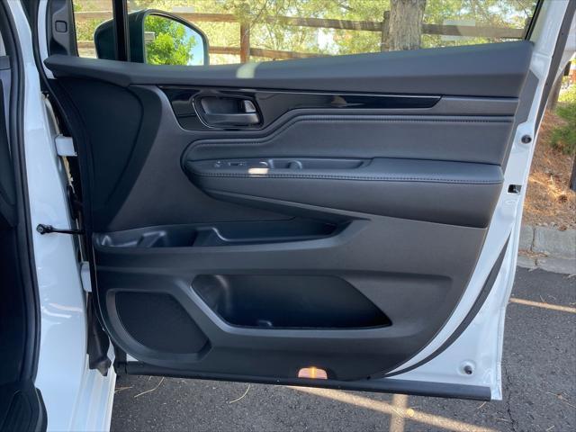 Photo of 2025 Platinum White Pearl Honda Odyssey