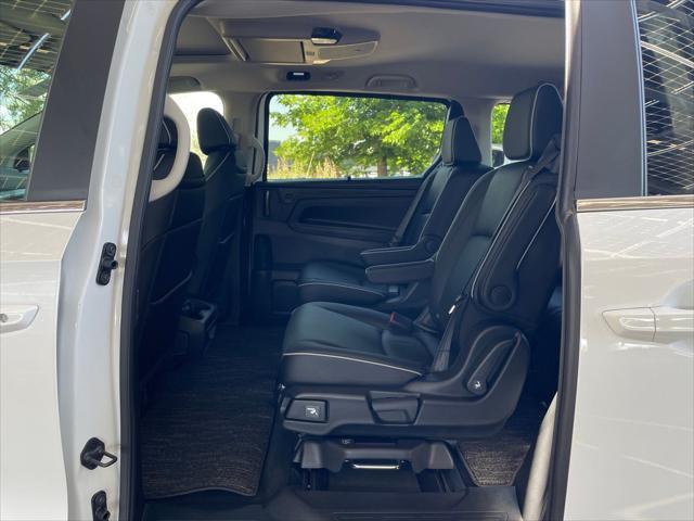 Photo of 2025 Platinum White Pearl Honda Odyssey