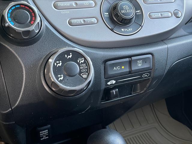 Photo of 2013 Alabaster Silver Metallic Honda Fit