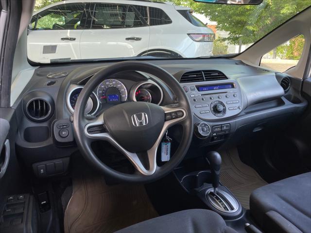 Photo of 2013 Alabaster Silver Metallic Honda Fit