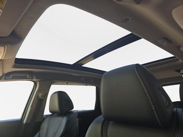 Photo of 2024 Liquid Carbon Metallic Acura MDX