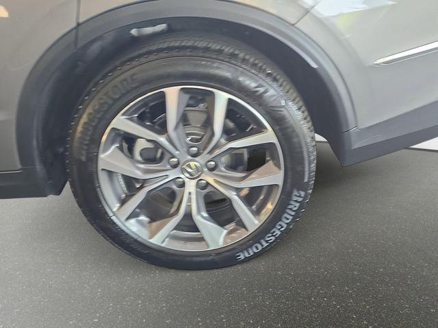 Photo of 2024 Liquid Carbon Metallic Acura MDX