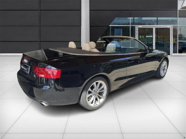 Photo of 2014 Phantom Black Pearl Effect/Black Roof Audi A5