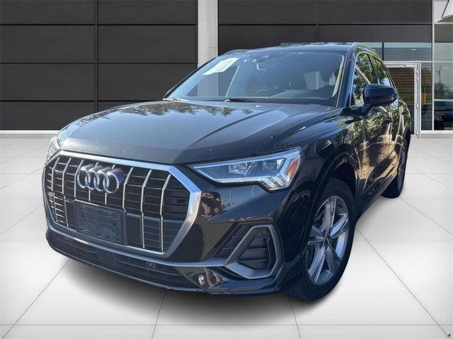 Photo of 2020 Mythos Black Metallic Audi Q3
