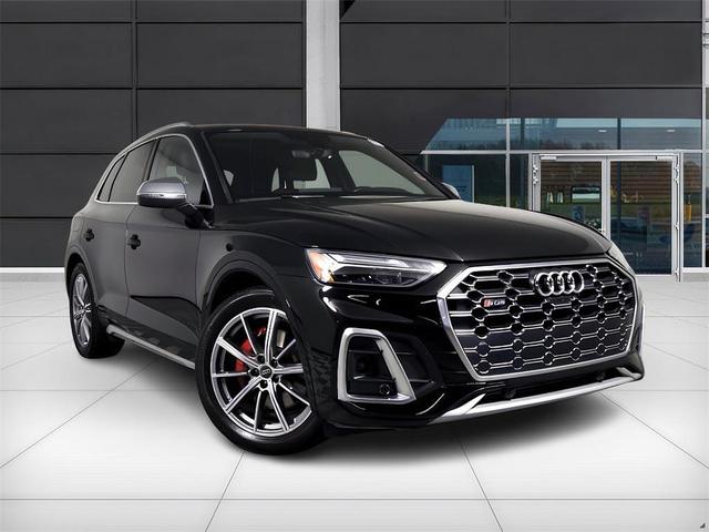 Photo of 2023 Mythos Black Metallic Audi SQ5