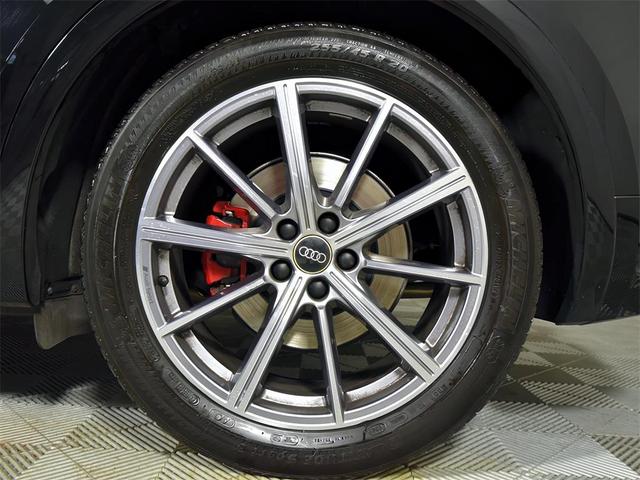 Photo of 2023 Mythos Black Metallic Audi SQ5