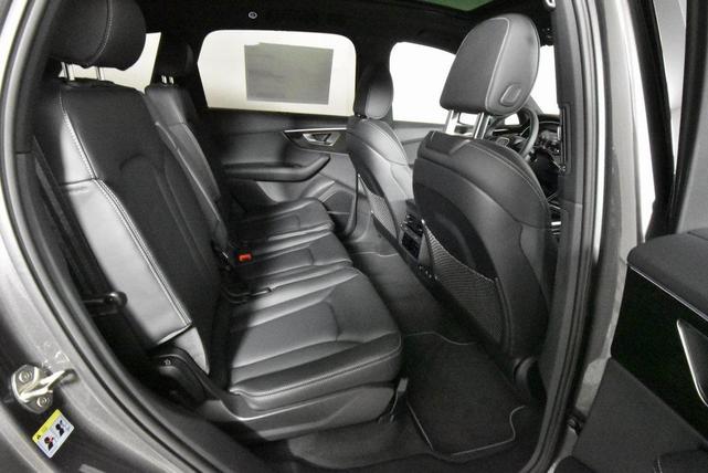 Photo of 2025 Gray Metallic Audi Q7