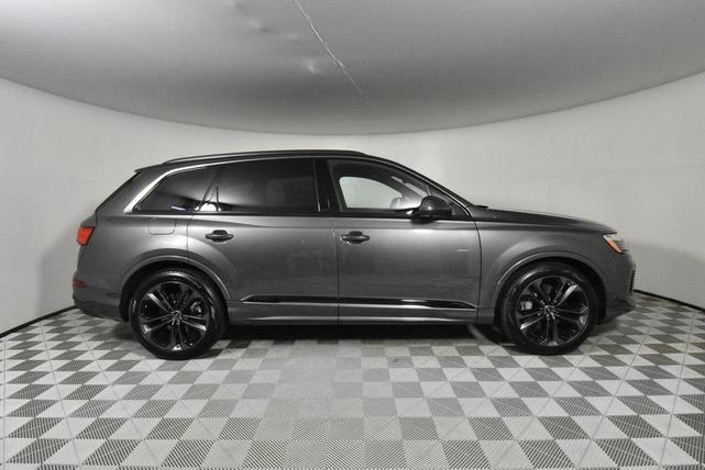 Photo of 2025 Gray Metallic Audi Q7