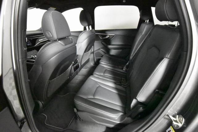 Photo of 2025 Gray Metallic Audi Q7