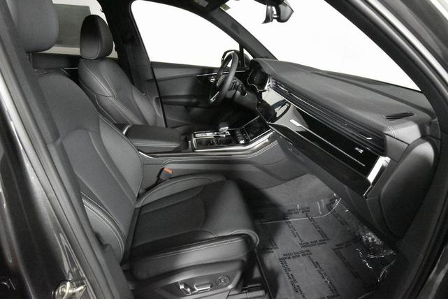 Photo of 2025 Gray Metallic Audi Q7