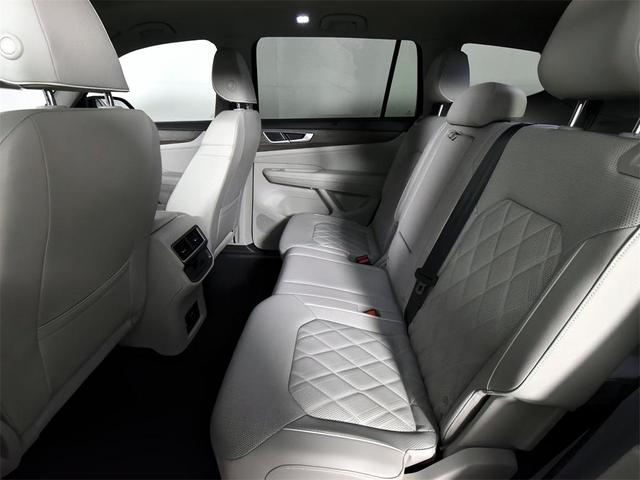 Photo of 2024 Deep Black Pearl Volkswagen Atlas