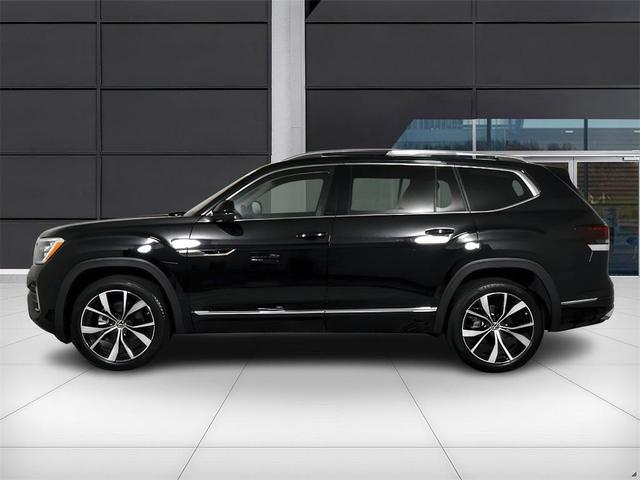 Photo of 2024 Deep Black Pearl Volkswagen Atlas