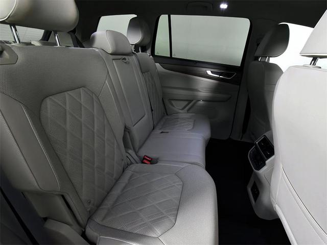 Photo of 2024 Deep Black Pearl Volkswagen Atlas