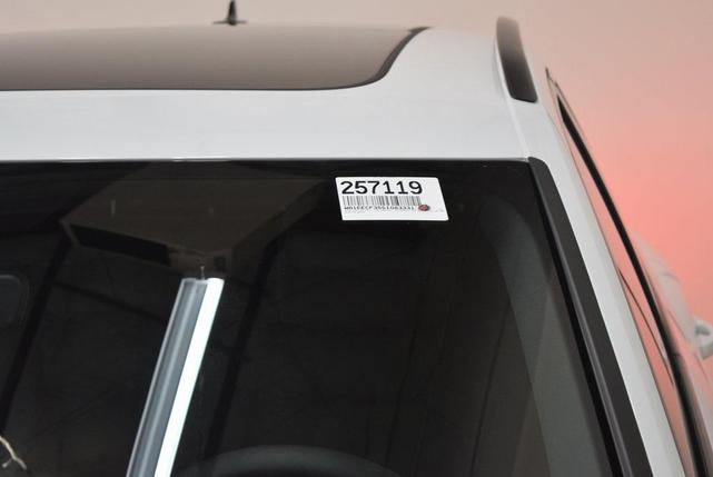 Photo of 2025 Glacier White Audi Q3