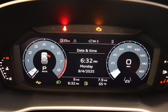 Photo of 2025 Glacier White Audi Q3