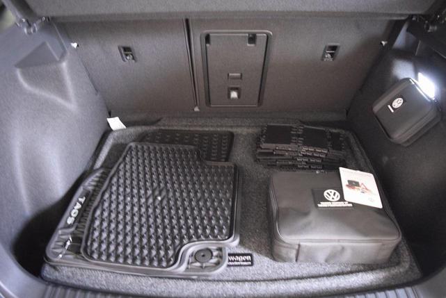 Photo of 2025 Monument Gray Volkswagen Taos