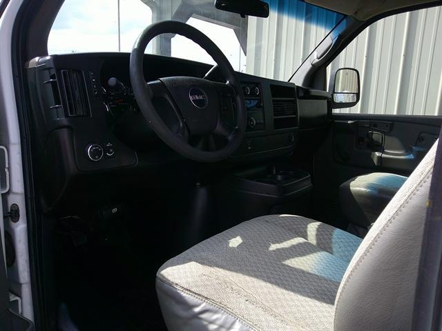 Photo of 2009 Summit White GMC Savana 2500