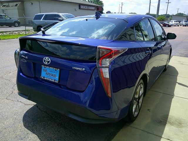 Photo of 2016 Blue Crush Metallic Toyota Prius