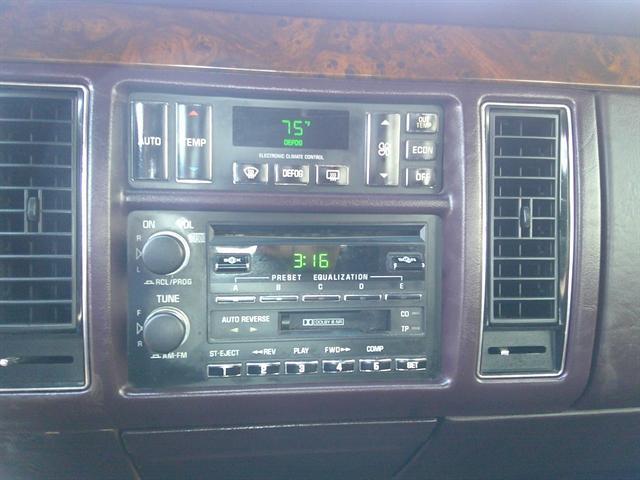 Photo of 1995 MAROON Cadillac Fleetwood