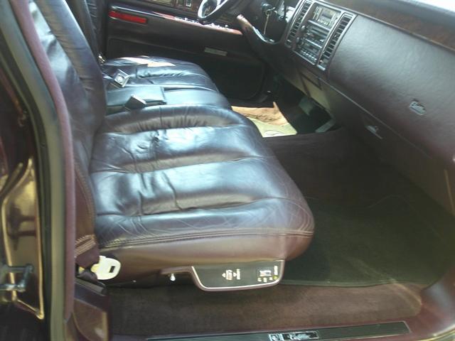 Photo of 1995 MAROON Cadillac Fleetwood