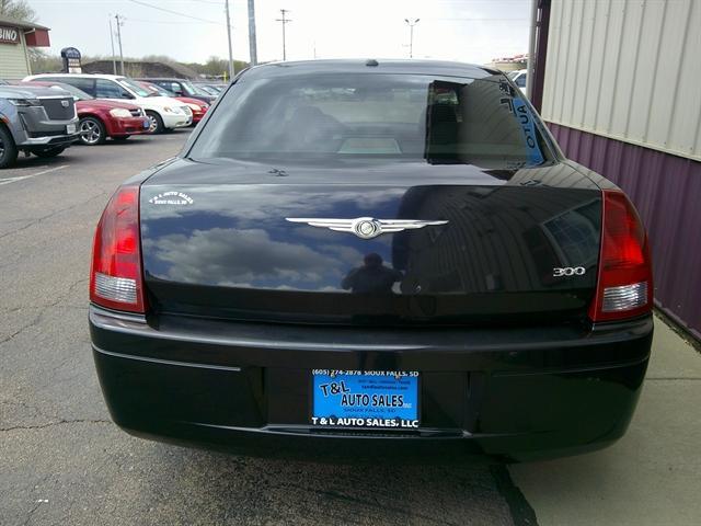 Photo of 2007 GRAY Chrysler 300