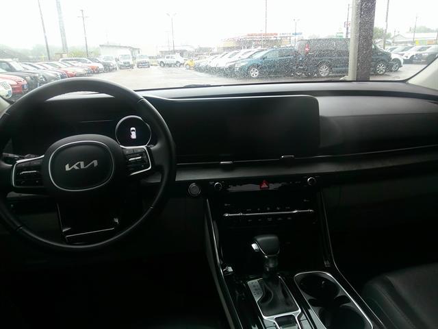 Photo of 2023 Flare Red Kia Carnival