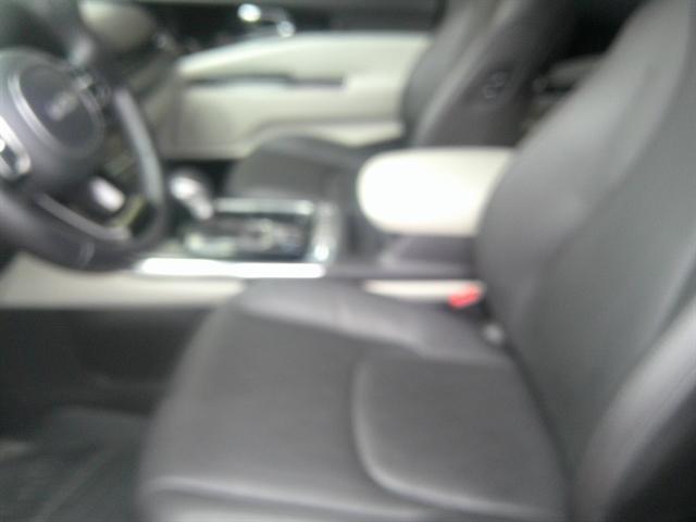 Photo of 2023 Flare Red Kia Carnival