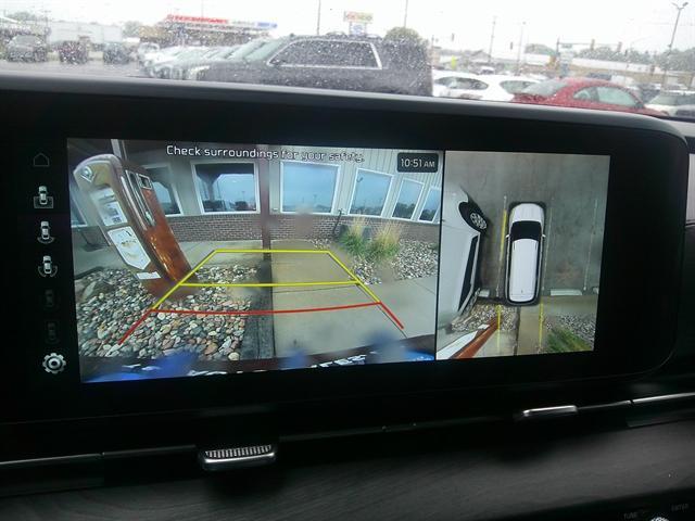 Photo of 2023 Flare Red Kia Carnival