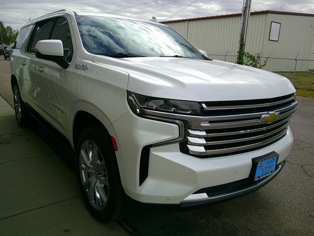 Photo of 2021 Iridescent Pearl Tricoat Chevrolet Suburban