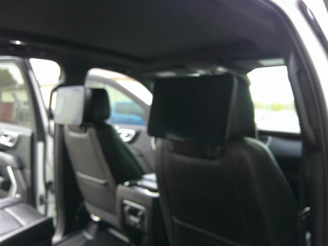 Photo of 2021 Iridescent Pearl Tricoat Chevrolet Suburban
