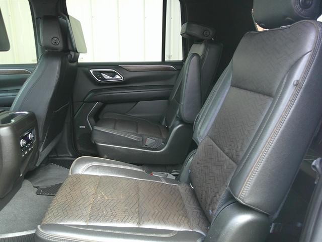 Photo of 2021 Iridescent Pearl Tricoat Chevrolet Suburban