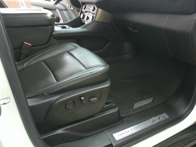 Photo of 2021 Iridescent Pearl Tricoat Chevrolet Suburban
