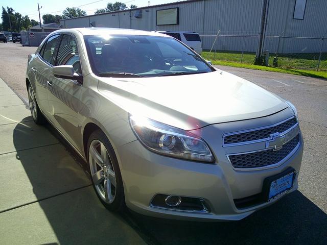 Photo of 2013 Champagne Silver Metallic Chevrolet Malibu