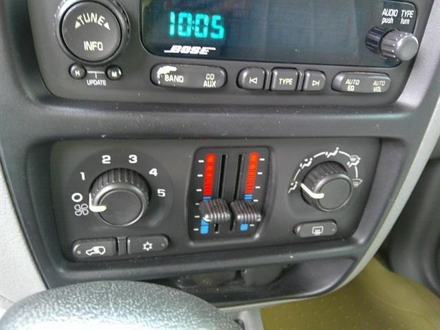 Photo of 2005 WHITE Chevrolet Trailblazer