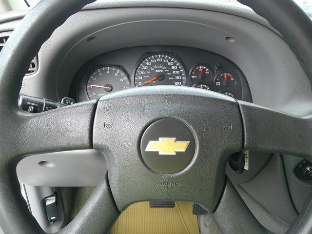 Photo of 2005 WHITE Chevrolet Trailblazer