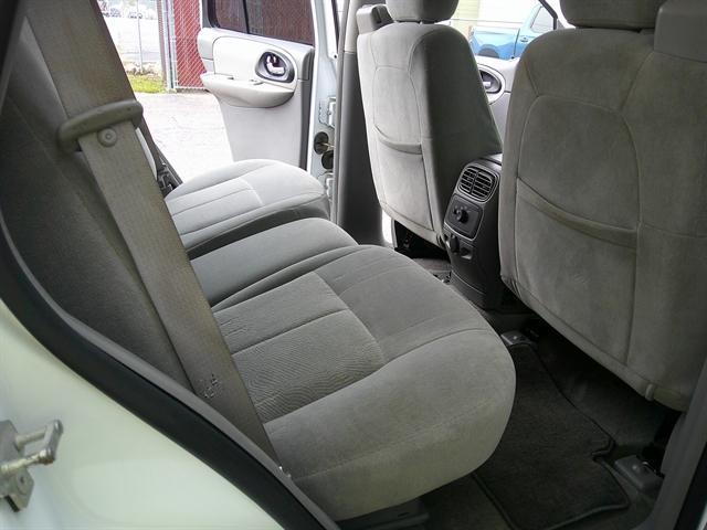 Photo of 2005 WHITE Chevrolet Trailblazer