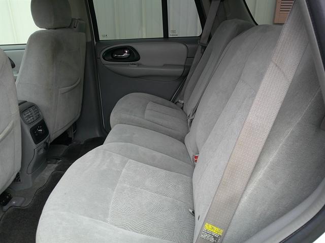 Photo of 2005 WHITE Chevrolet Trailblazer