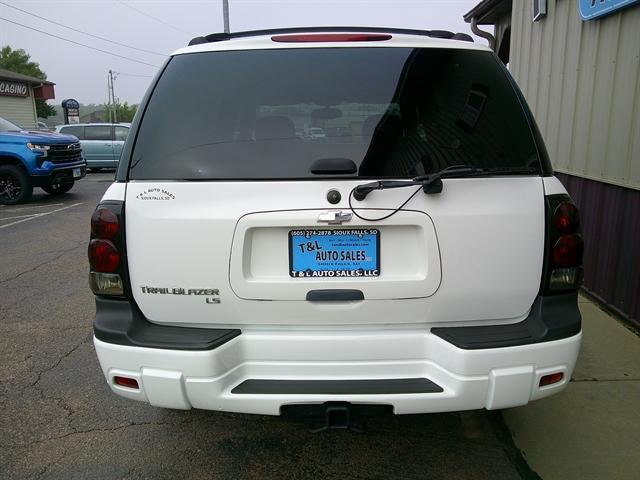 Photo of 2005 WHITE Chevrolet Trailblazer