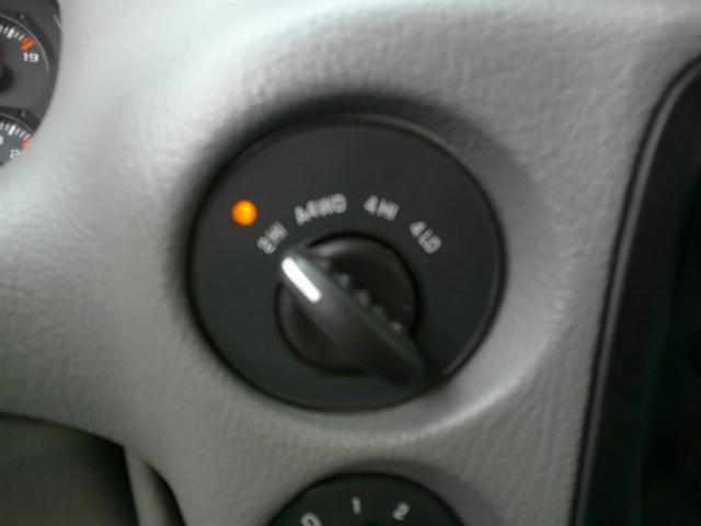 Photo of 2005 WHITE Chevrolet Trailblazer