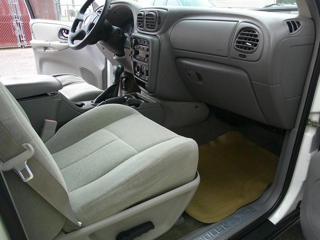Photo of 2005 WHITE Chevrolet Trailblazer
