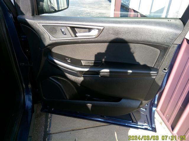 Photo of 2017 Blue Jeans Metallic Ford Edge