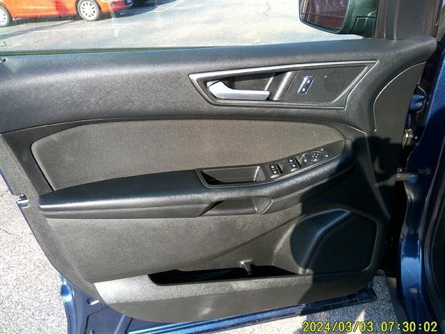Photo of 2017 Blue Jeans Metallic Ford Edge