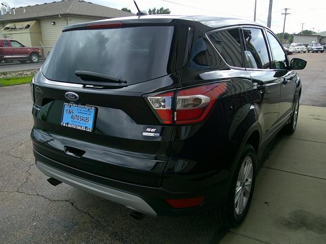 Photo of 2017 Shadow Black Ford Escape