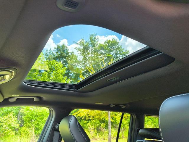 Photo of 2025 Bright White Clearcoat Jeep Grand Cherokee L