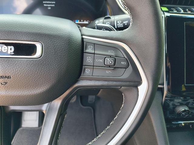Photo of 2025 Bright White Clearcoat Jeep Grand Cherokee L