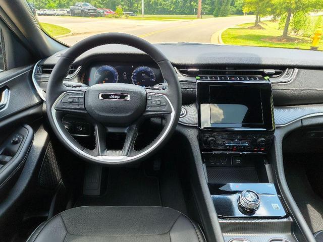 Photo of 2025 Bright White Clearcoat Jeep Grand Cherokee L