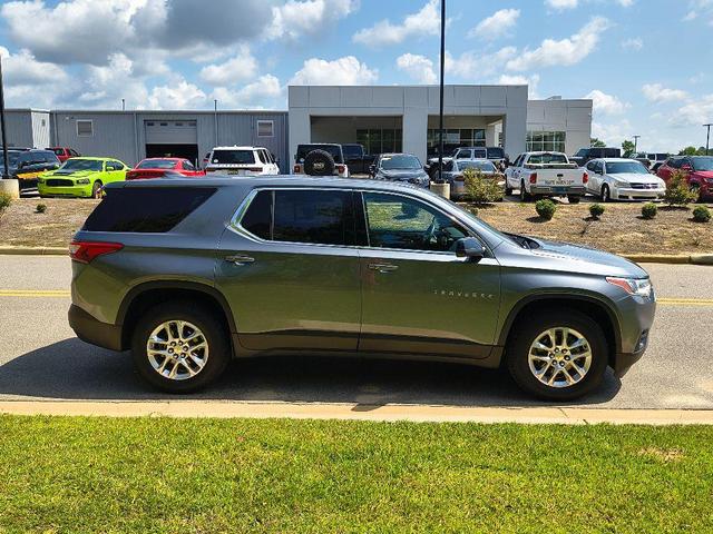 Photo of 2021 Satin Steel Metallic Chevrolet Traverse