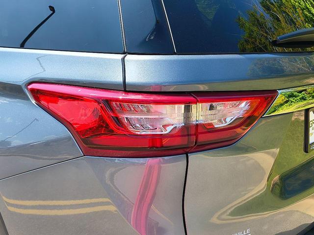Photo of 2021 Satin Steel Metallic Chevrolet Traverse