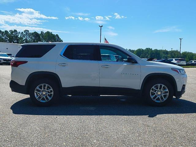 Photo of 2021 Summit White Chevrolet Traverse