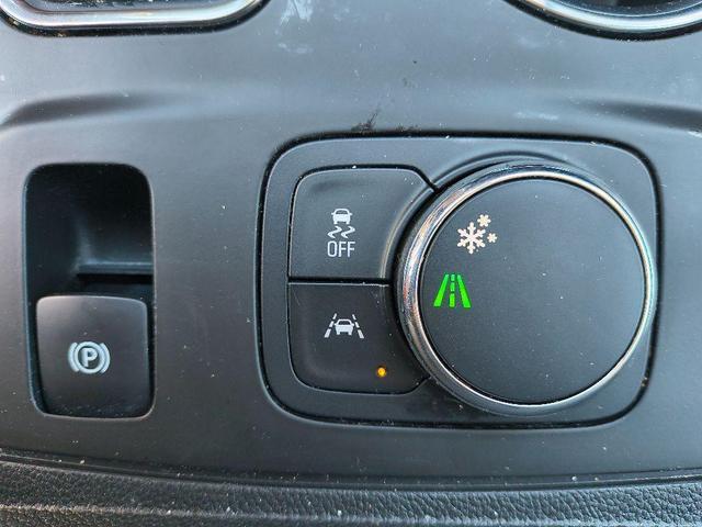 Photo of 2021 Summit White Chevrolet Traverse